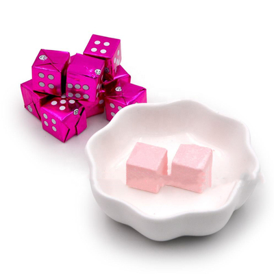 Mleko Cube Cube Twarde tabletki Cukierki OEM Halal Słodki smak truskawkowy